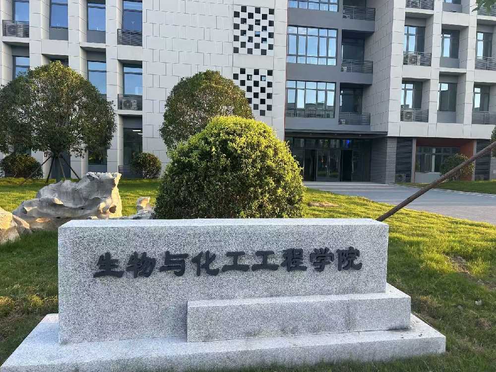 潘集区扬州职业大学体育场高杆灯项目
